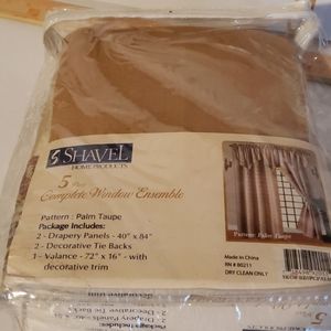 Only the valance and tiebacks left